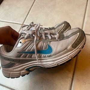 Nike dad sneakers vintage with blue swoosh chunky